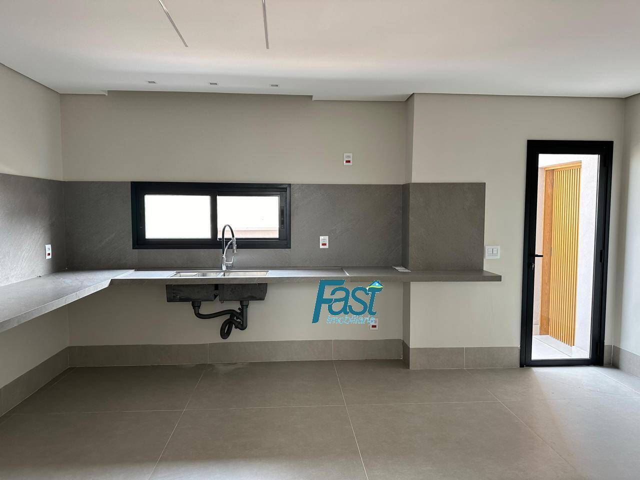 Sobrado à venda com 4 quartos, 349m² - Foto 4