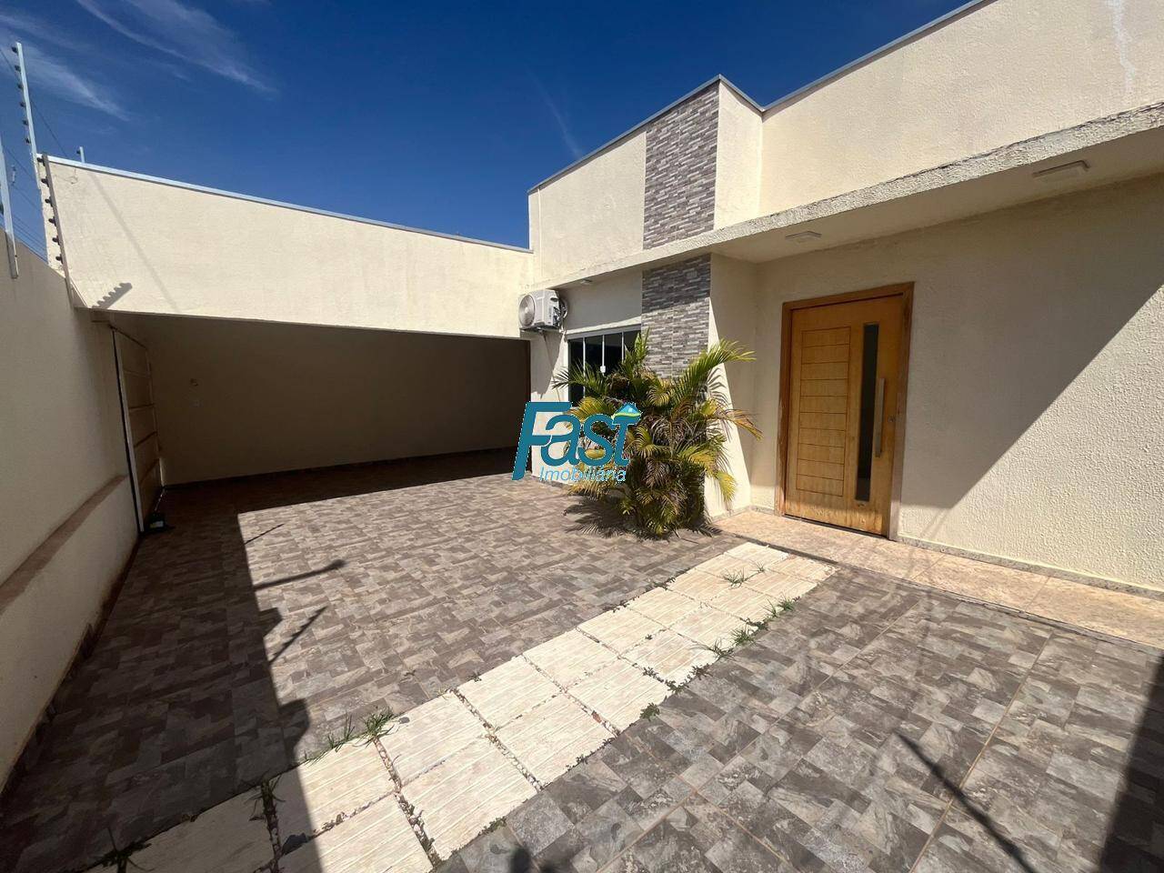 Casa à venda com 3 quartos, 209m² - Foto 1