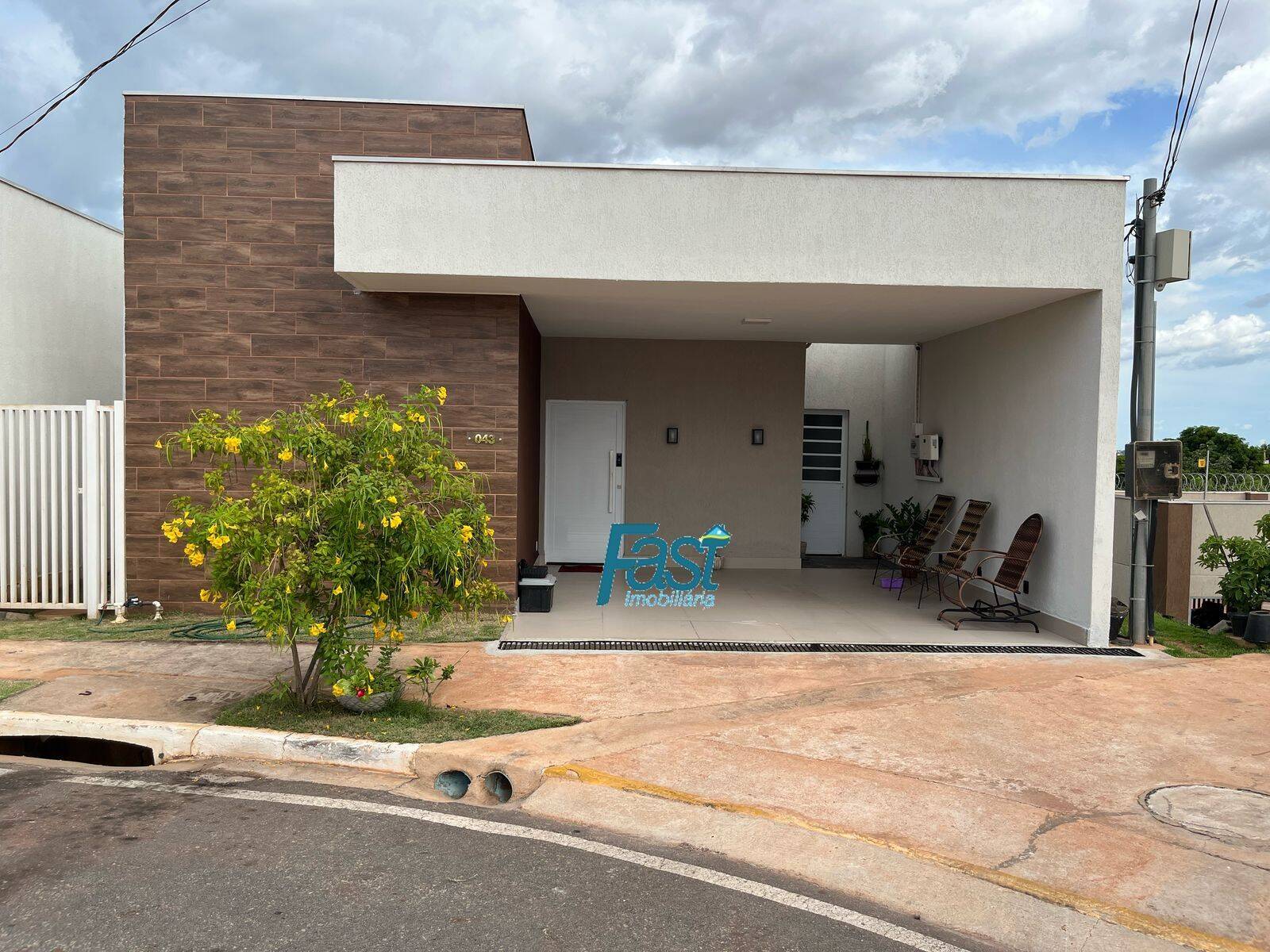 Casa à venda com 3 quartos, 140m² - Foto 1