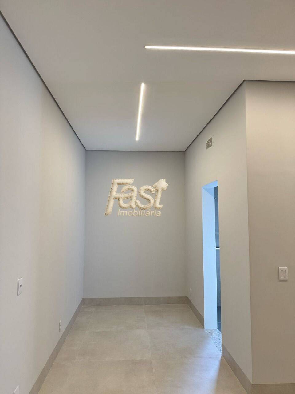 Casa à venda com 3 quartos, 300m² - Foto 2