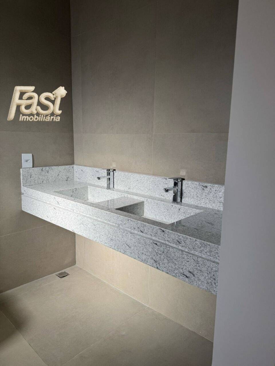 Casa à venda com 3 quartos, 300m² - Foto 5