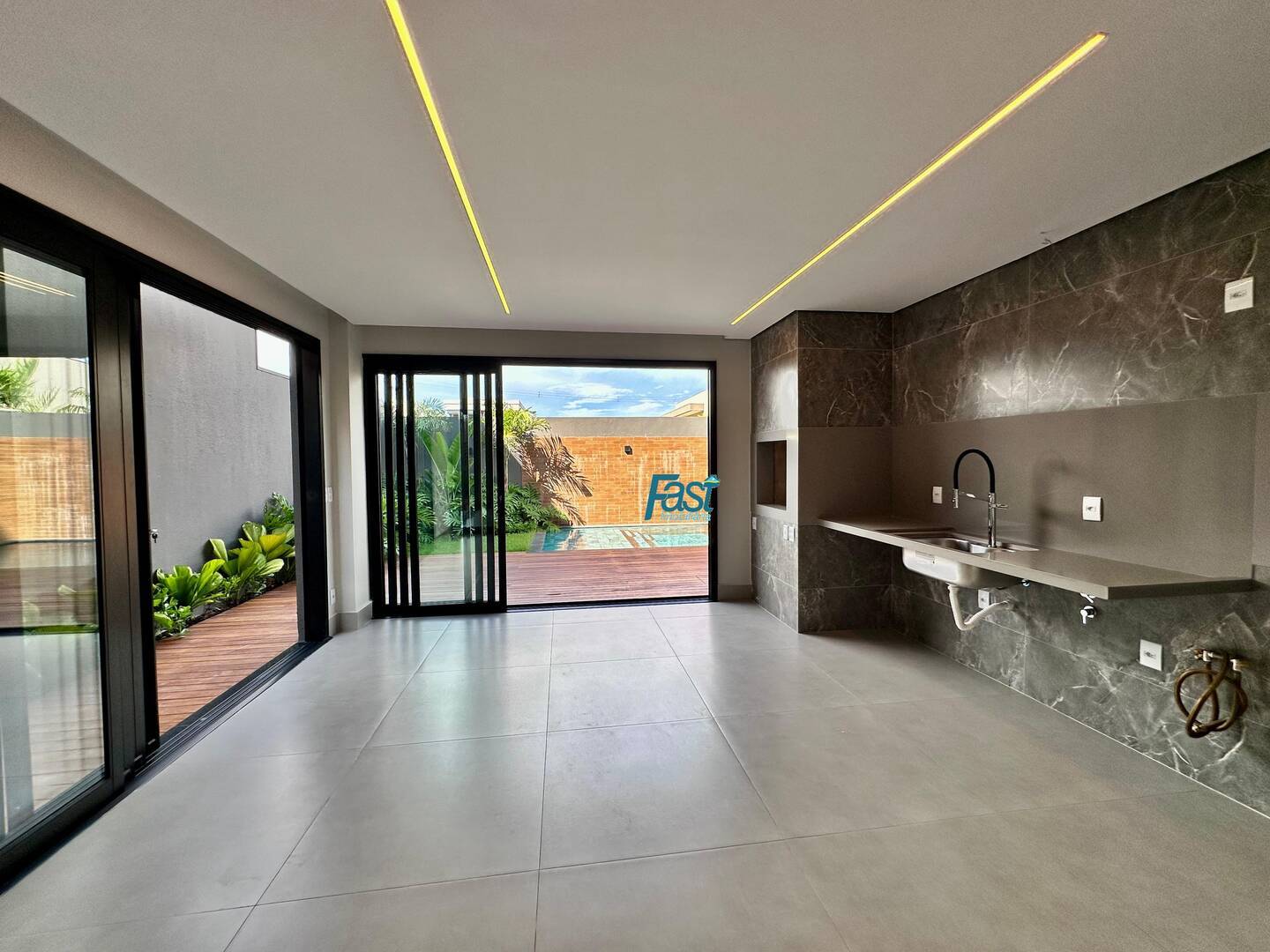 Casa de Condomínio à venda, 306m² - Foto 9