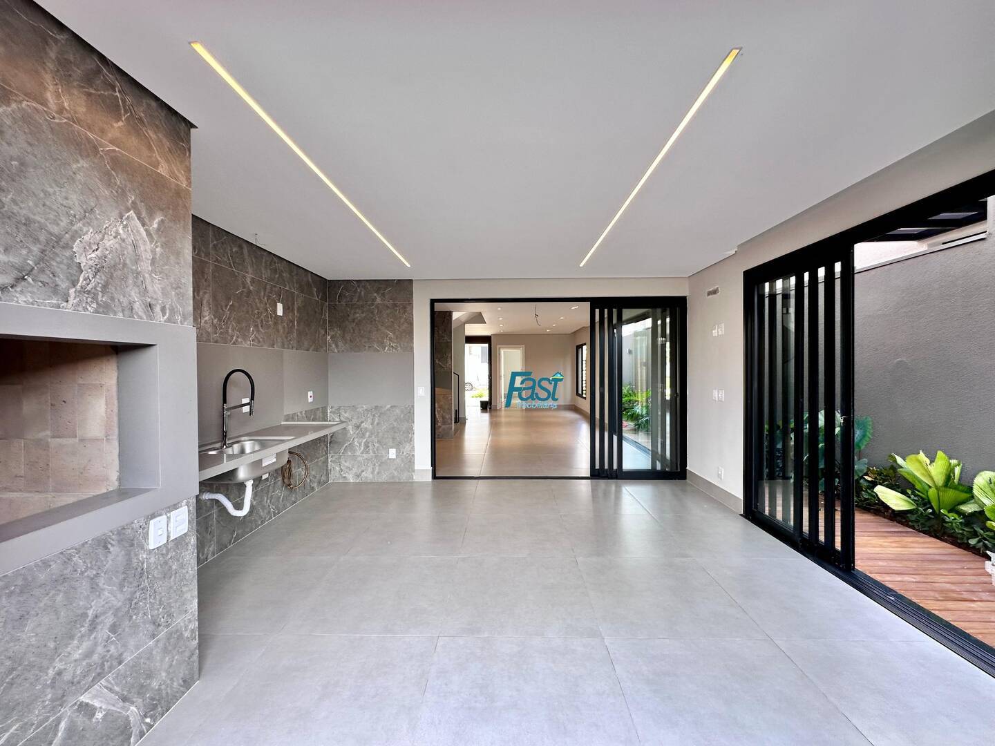 Casa de Condomínio à venda, 306m² - Foto 17